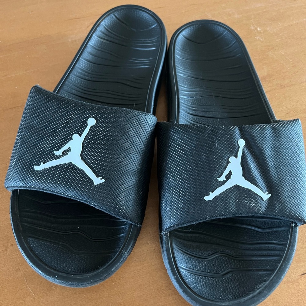 Men’s Nike Air Jordan slides. Size 13. Black